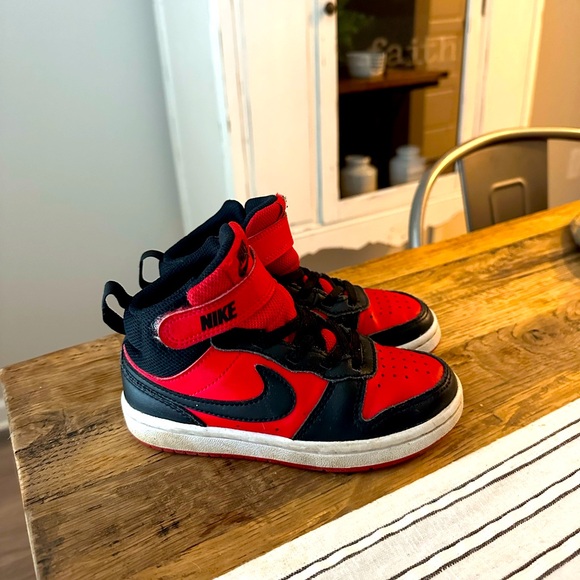 BOYS' NIKE LITTLE KID COURT BOROUGH MID 2 SNEAKERS - Picture 2 of 4